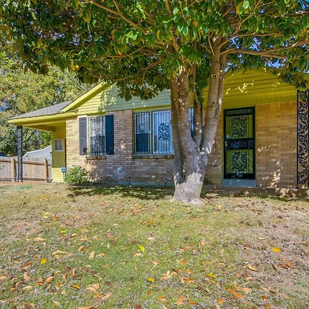 Cozy Memphis Vacation Rental Near Beale Street!